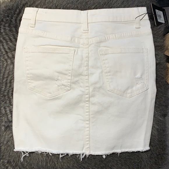 PrettyLittleThing Denim Skirt - Picture 2 of 4